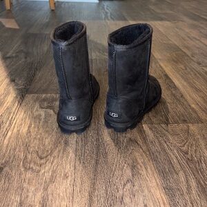 Classic Black UGG short